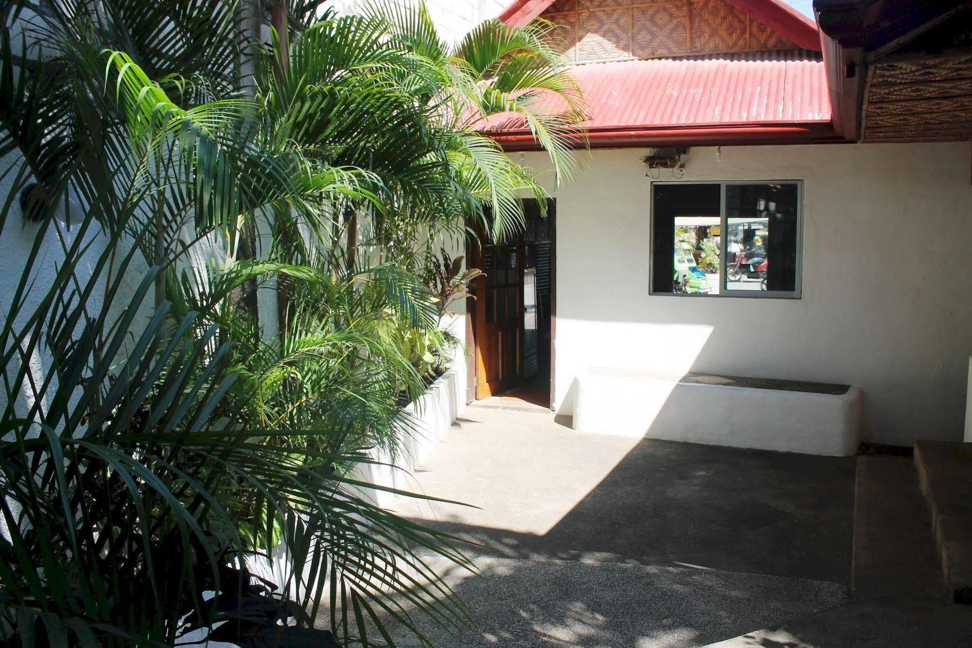 Paragayo Resort Tawala  Exterior photo