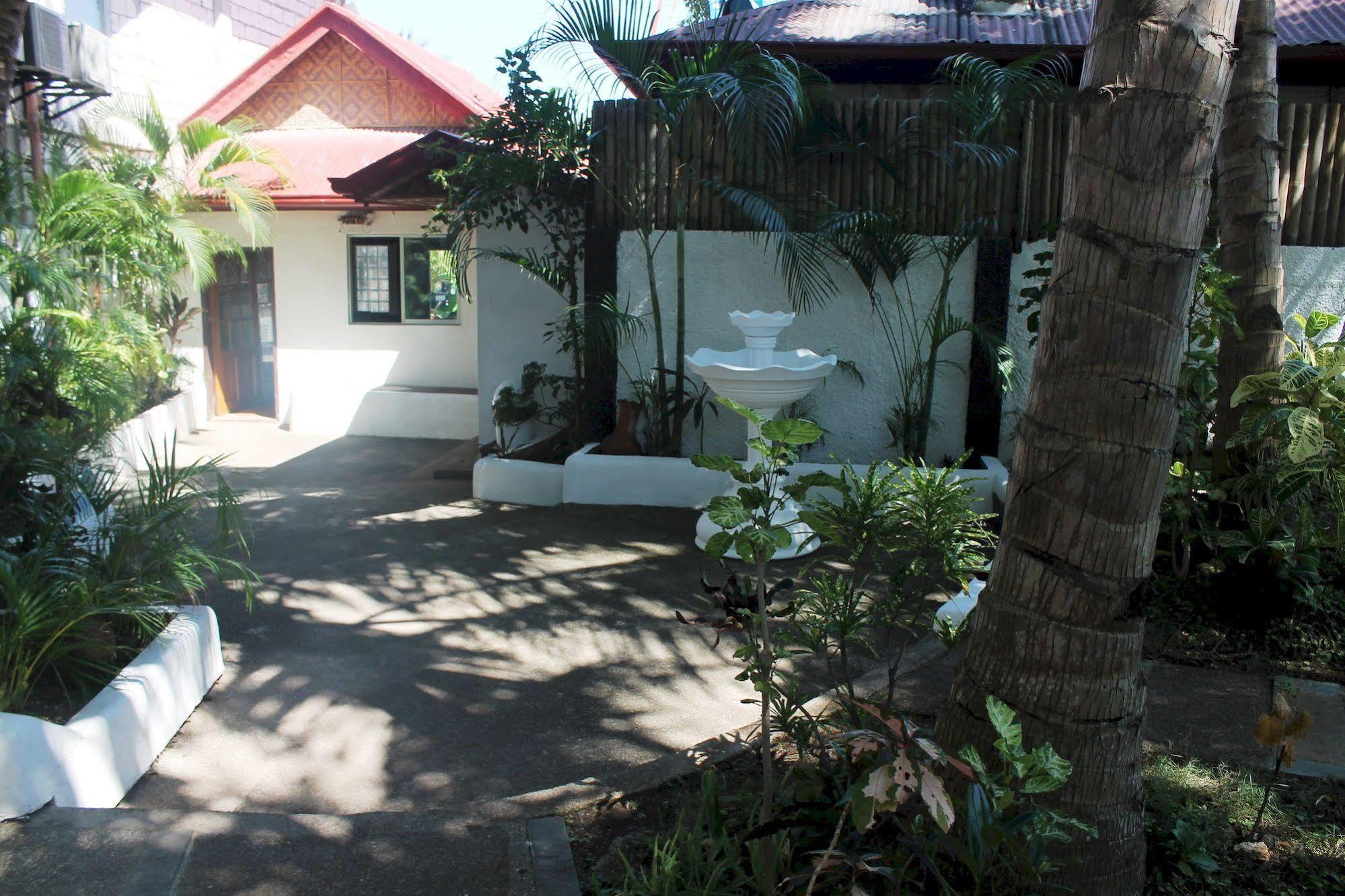 Paragayo Resort Tawala  Exterior photo